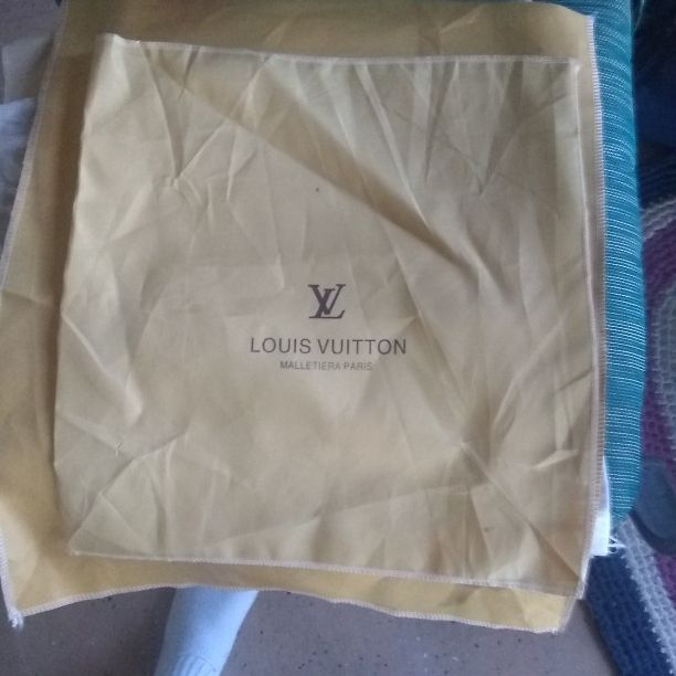 Louis Vuitton Malletier A Paris Dust Bag