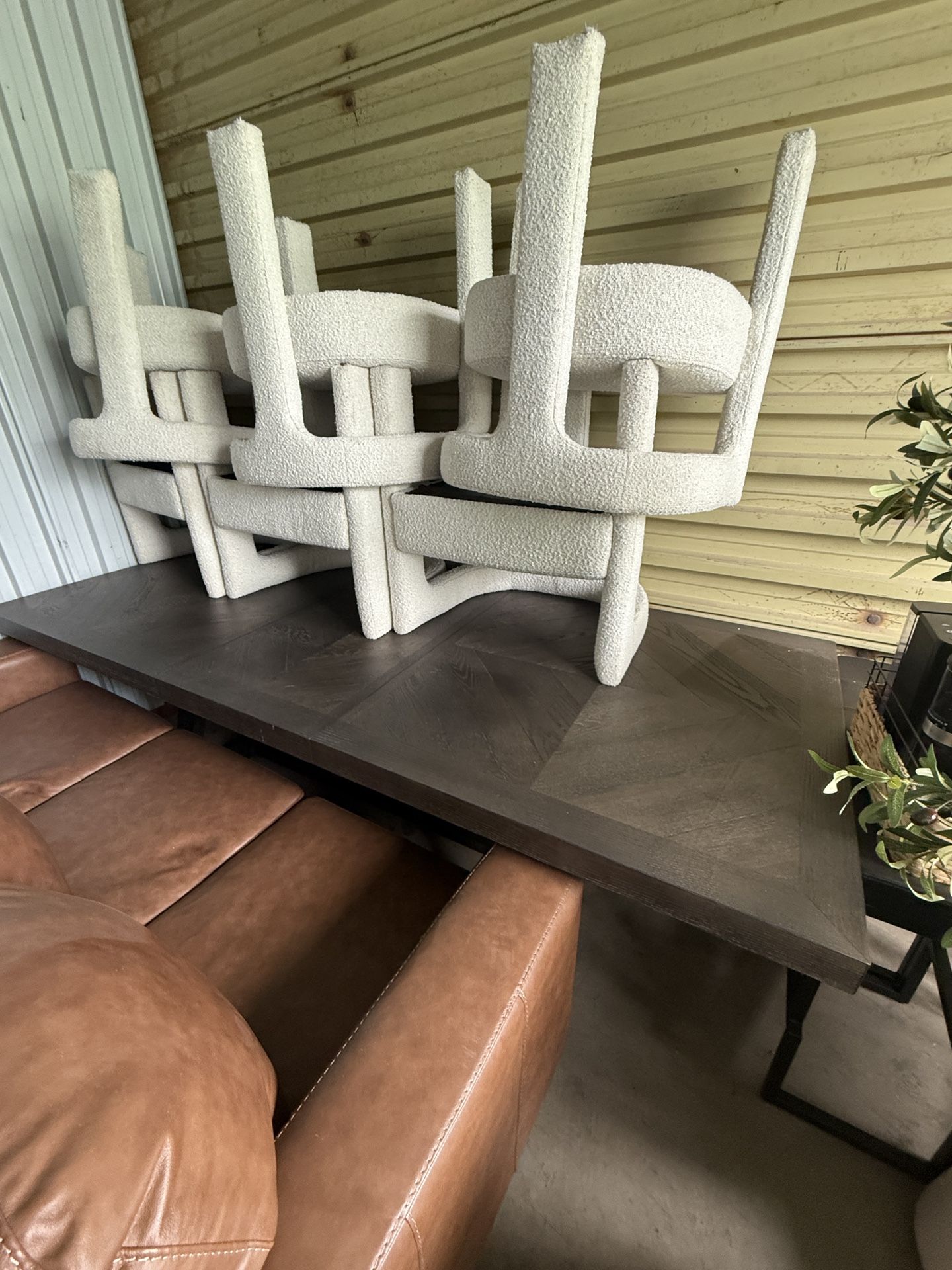 *HUGE STORAGE UNIT SALE! FURNITURE & ELECTRONICS!*