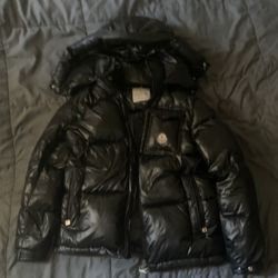Moncler Coat Size Medium 400$