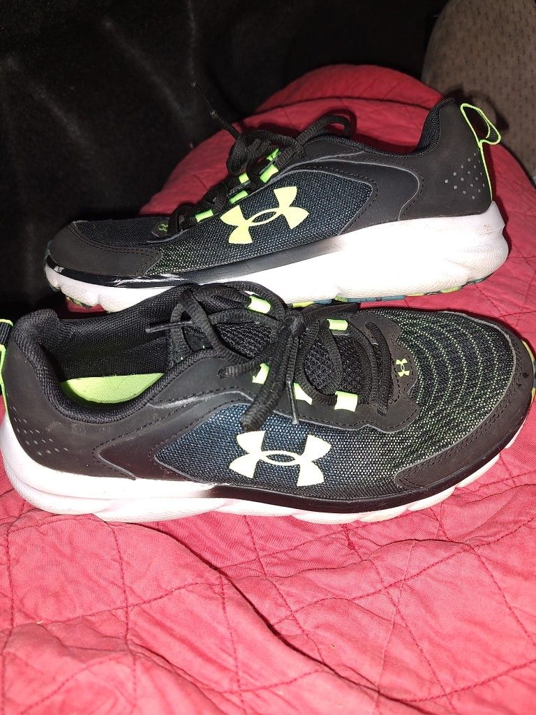 Under Armour Charged Assert 9 Youth Shoes
