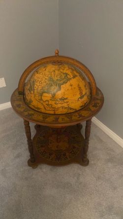 Beautiful Italian Old World Dry Bar Globe