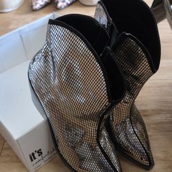 All  Shoes Are  Size 11  An  A Few 12