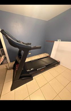 SOLE F63 TREADMILL ( LIKE NEW & DELIVERY AVAILABLE TODAY)