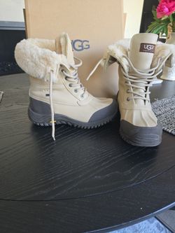 Womens Size 7 UGG Adirondack Boot III