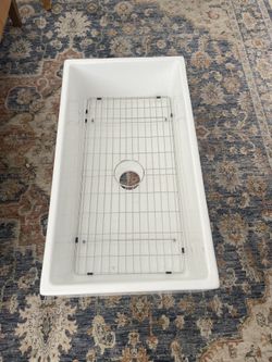 WHITE fARMHOUSE SINK 36.5 “ BY SARLAI. NEW!
