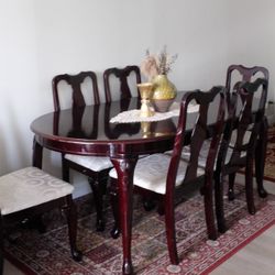 Dining Table With 6 chairs 