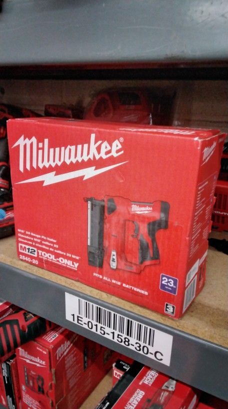 MILWAUKEE M12 23 GAUGE PIN NAILER (TOOL ONLY)