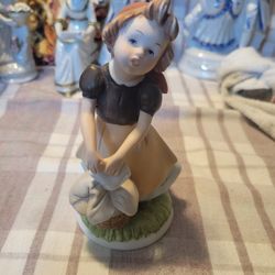 Homco Girl With Laundry Basket 