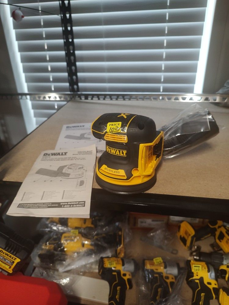 DeWalt 20 V Max Brushless 5" Palm Sander