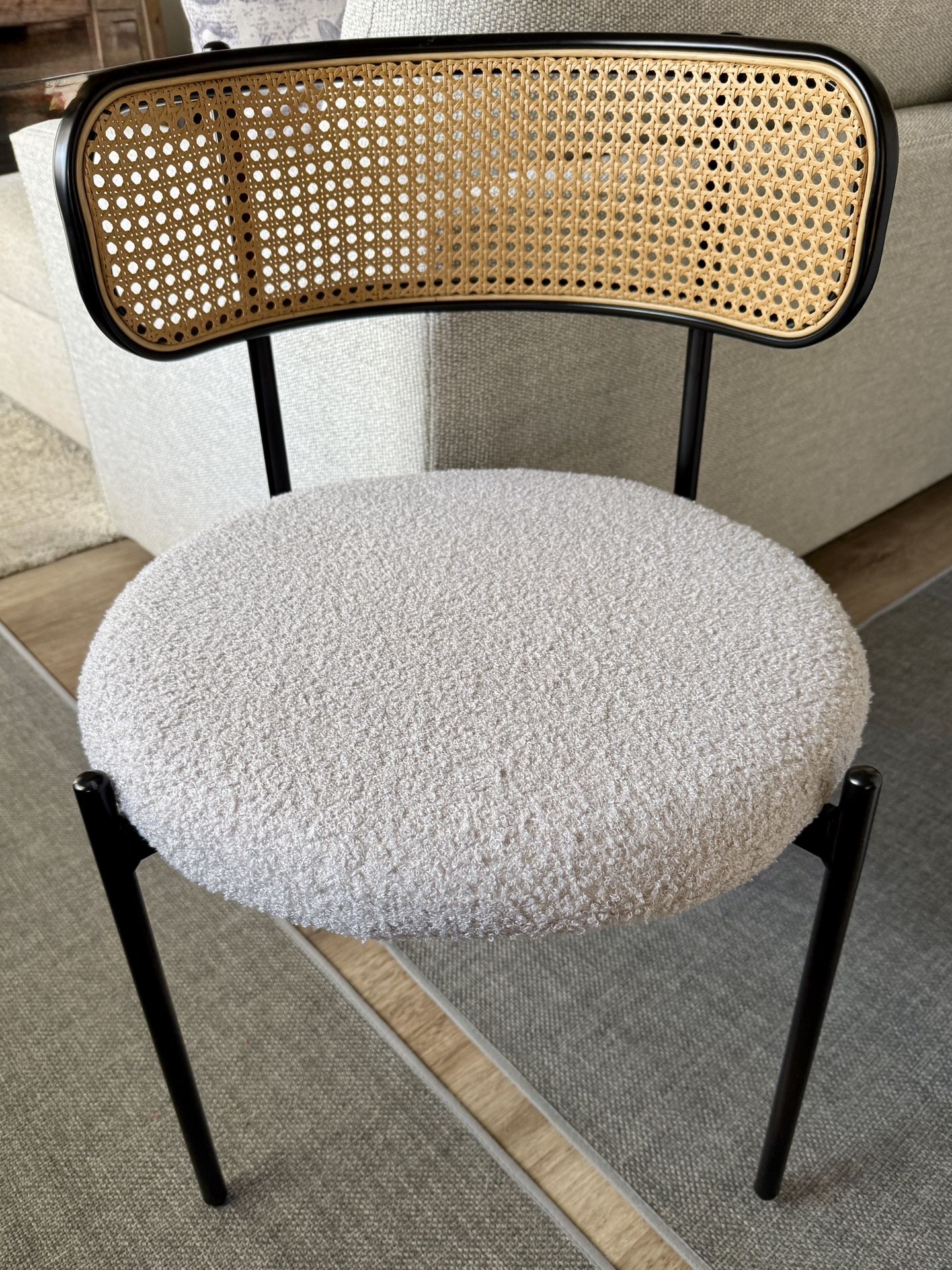 Never Used Set of 4 Modern Dining Chairs