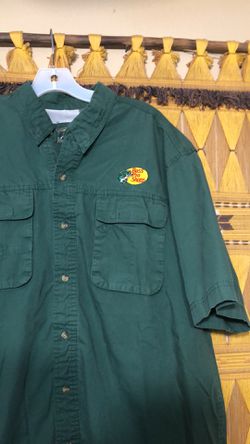 Xl Bass Pro shops green button up fishing shirt patch preowned used in  excellent condition No holes no saint stains men's size extra large  multiple ut for Sale in Mesquite, TX 