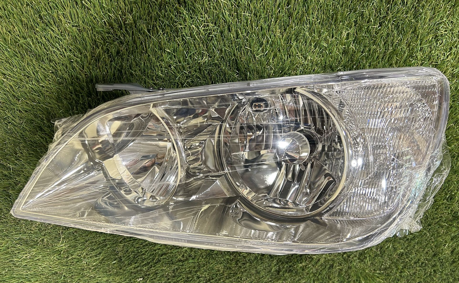 Brand New Lexus Driver’s Headlight