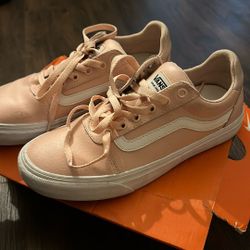 NIKE Size 7.5 Usados Un Par  De Veces