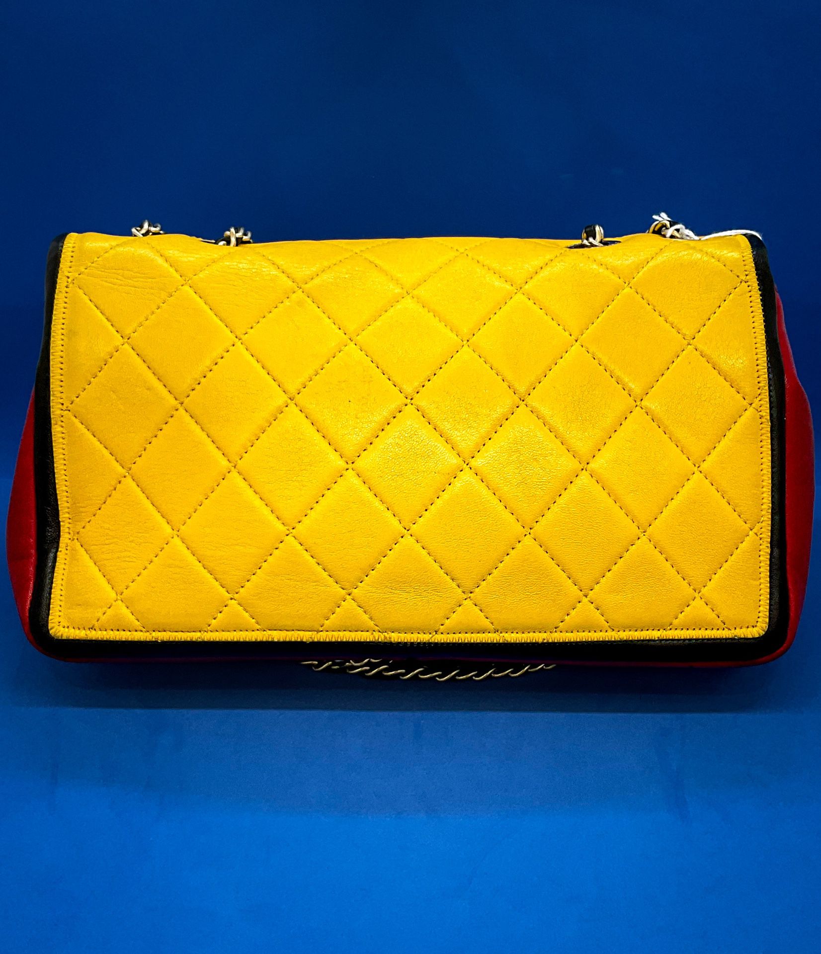 Leather clutch bag Chanel Yellow in Leather - 38478618