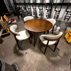 Table wth. Chairs