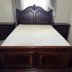 6 Piece Bed Set: Queen Bed, 2 Night Stands, Dresser, Chest, Mirror, Mattress Base