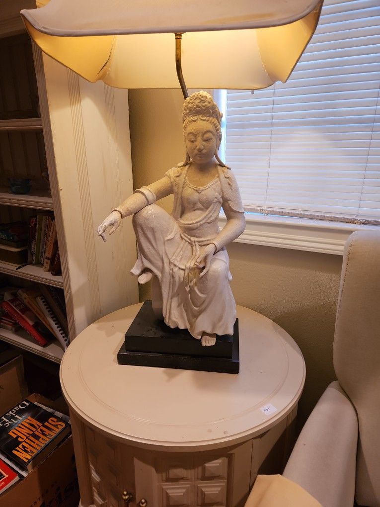 Quanyin Table Lamp