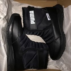 New In Box Kids Size 13.5c Black Puma Boots