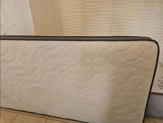 Twin matress