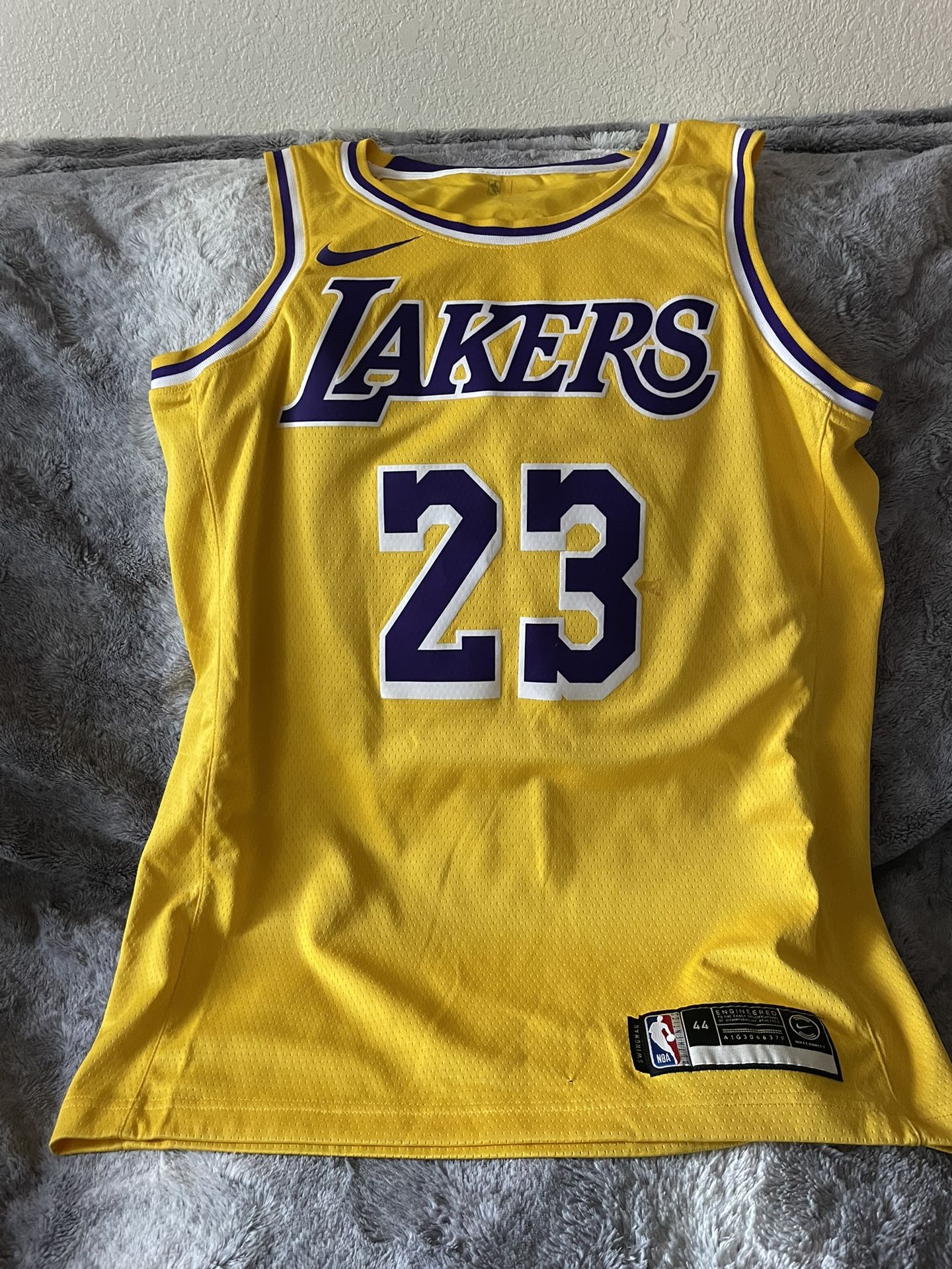 Nike LeBron James NBA Swingman Los Angeles Lakers Jersey Size M 44 2018 23 Away