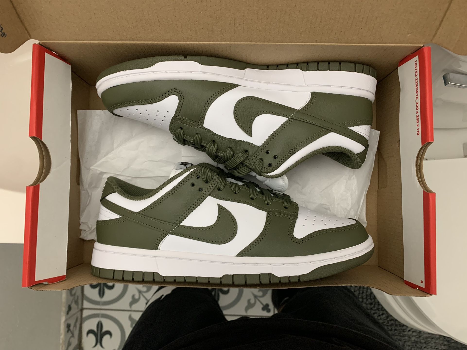 Ds Nike Air Dunk Low Medium Olive Size 8W 6.5Y