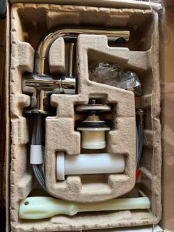 Bath faucet with strainer chrome plated & stopper included