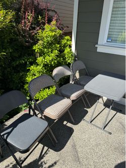 4 x folding chairs and folding table