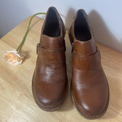 Born Boots Size 8 1/2 
