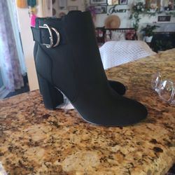 Botines Nuevos Size 7 Negros .