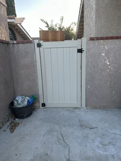 Vinyl Gate