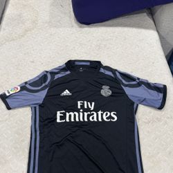 Real Madrid jersey 2016/17