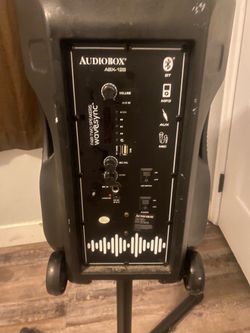 Medium speaker with stand