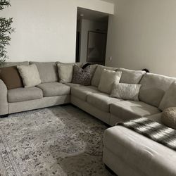 Ashley sectional Like New Condition Retails 3000