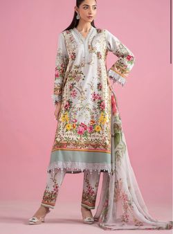 Women Pakistani dress