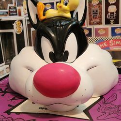 1994 Warner Brothers Looney tunes  Sylvester and Tweety  cookie jar 