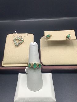 10KT Gold Emerald and Diamond Jewelry Set