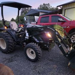 2017 Cabelas LM 36H Tractor W/ Loader / Hogg