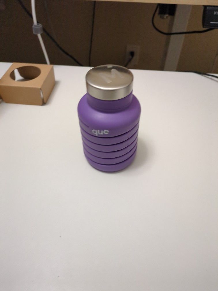 Que. Water bottle