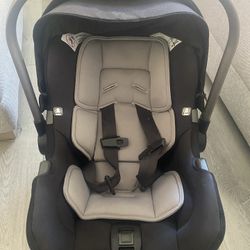 Nuna Infant Car Seat With Base