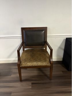 Queen Chair