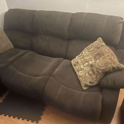 Couch W Pull Out Bed 