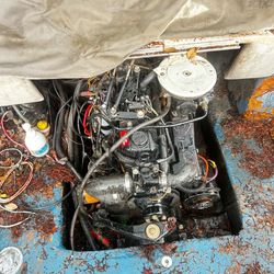 Boat and trailer / needs a head gasket