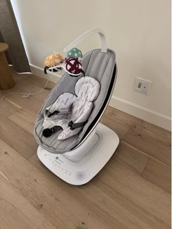 4 Moms MamaRoo Multi-Motion Baby Swing