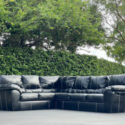 Couch/Sofa Sectional - Ashley - Black - Faux Leather - Delivery Available 🚚