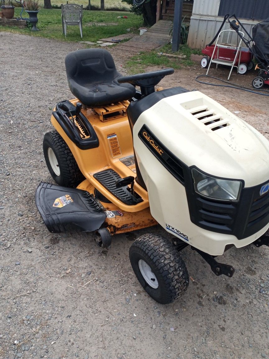 Cub Cadet LTX 1040 