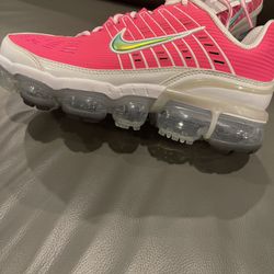 Brand New Women’s Nike Air Vapor Max 360 - Size 7
