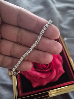 10ct white gold Tennis Bracelet with Round Stones