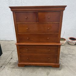 6 Drawer Wooden Dresser !