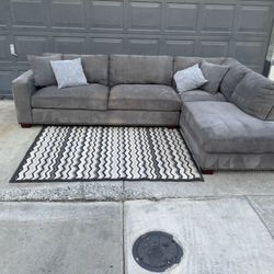 Sectional Couches 