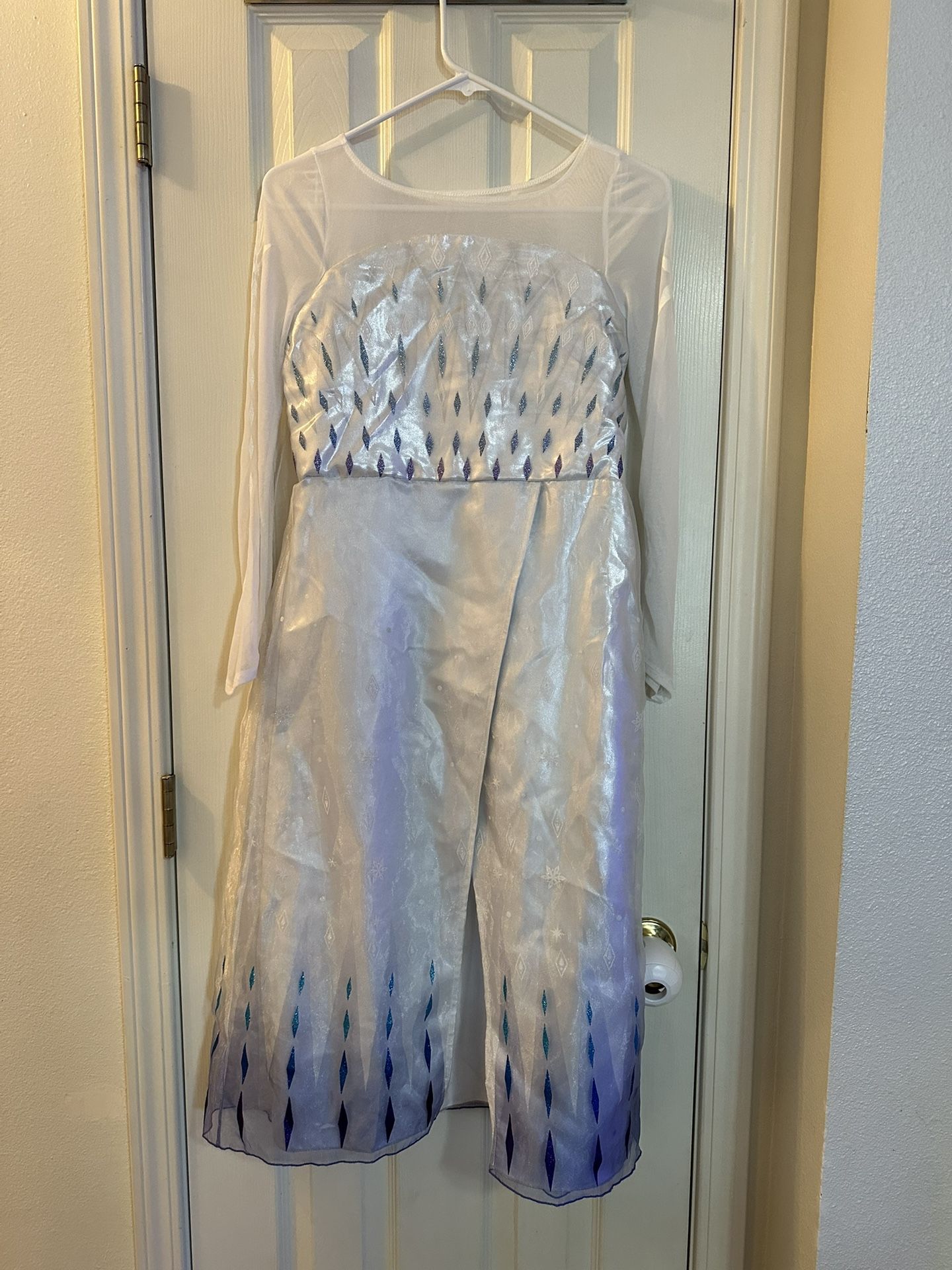 Youth Girls Disney Frozen Elsa Costume size 9/10